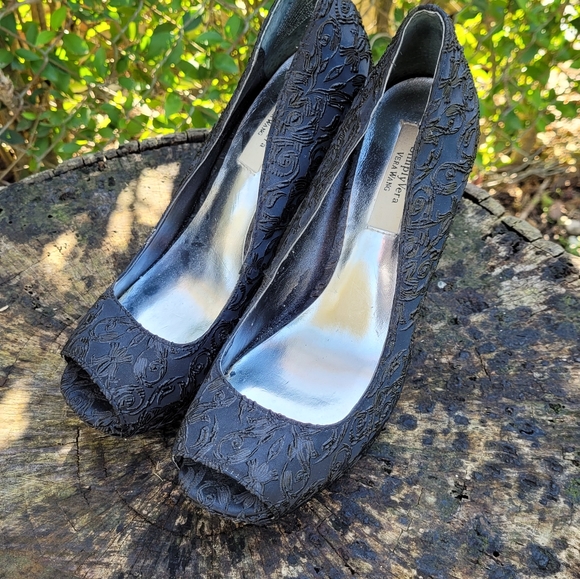 Vintage Women Black Detailed Designs High Heel Pumps By Vera Wang Size 6M/Women - Picture 3 of 10